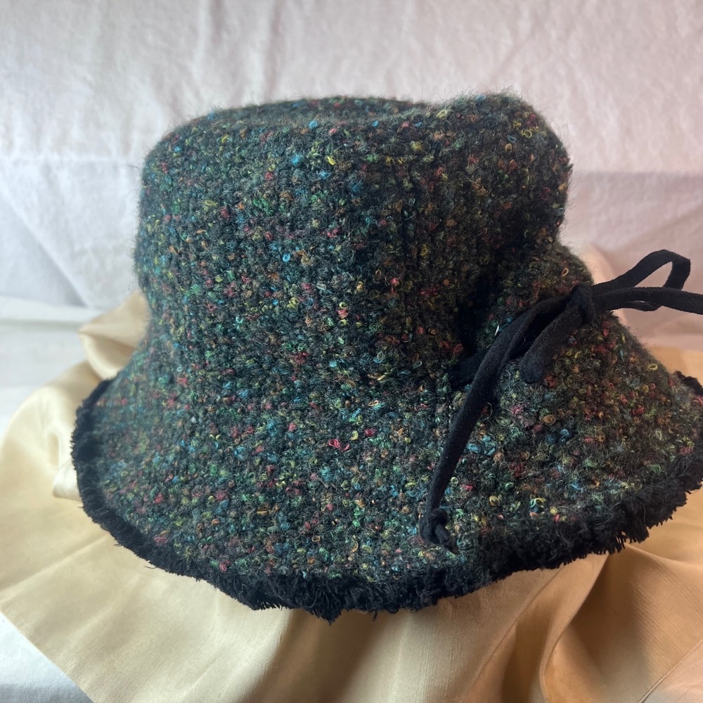 Nine West‎ Multi Color Boucle Knit Bucket Hat Black Faux Suede Tie Satin Lined